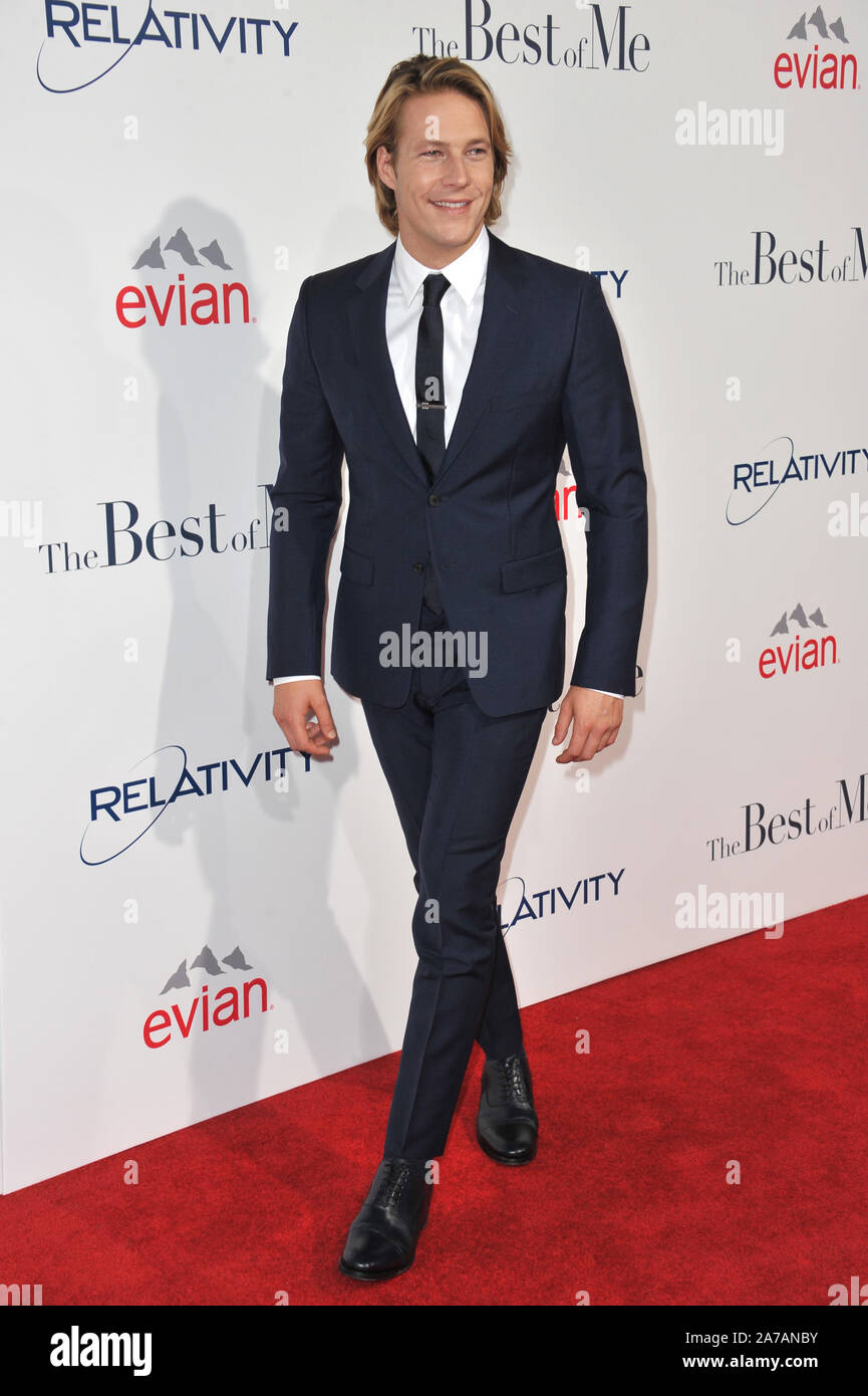 LOS ANGELES, CA - 7 octobre 2014 : Luke Bracey lors de la première mondiale de son film 'Le meilleur de moi" au Regal Cinemas LA Live. © 2014 Paul Smith / Featureflash Banque D'Images