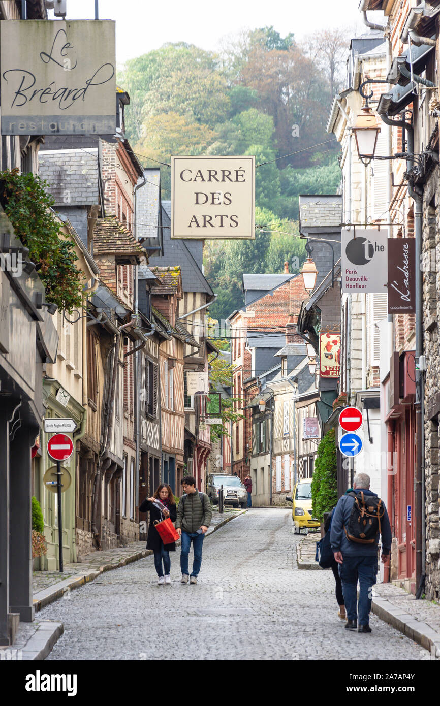 Rue Pavée rue du Puits, Honfleur, Normandie, France Banque D'Images