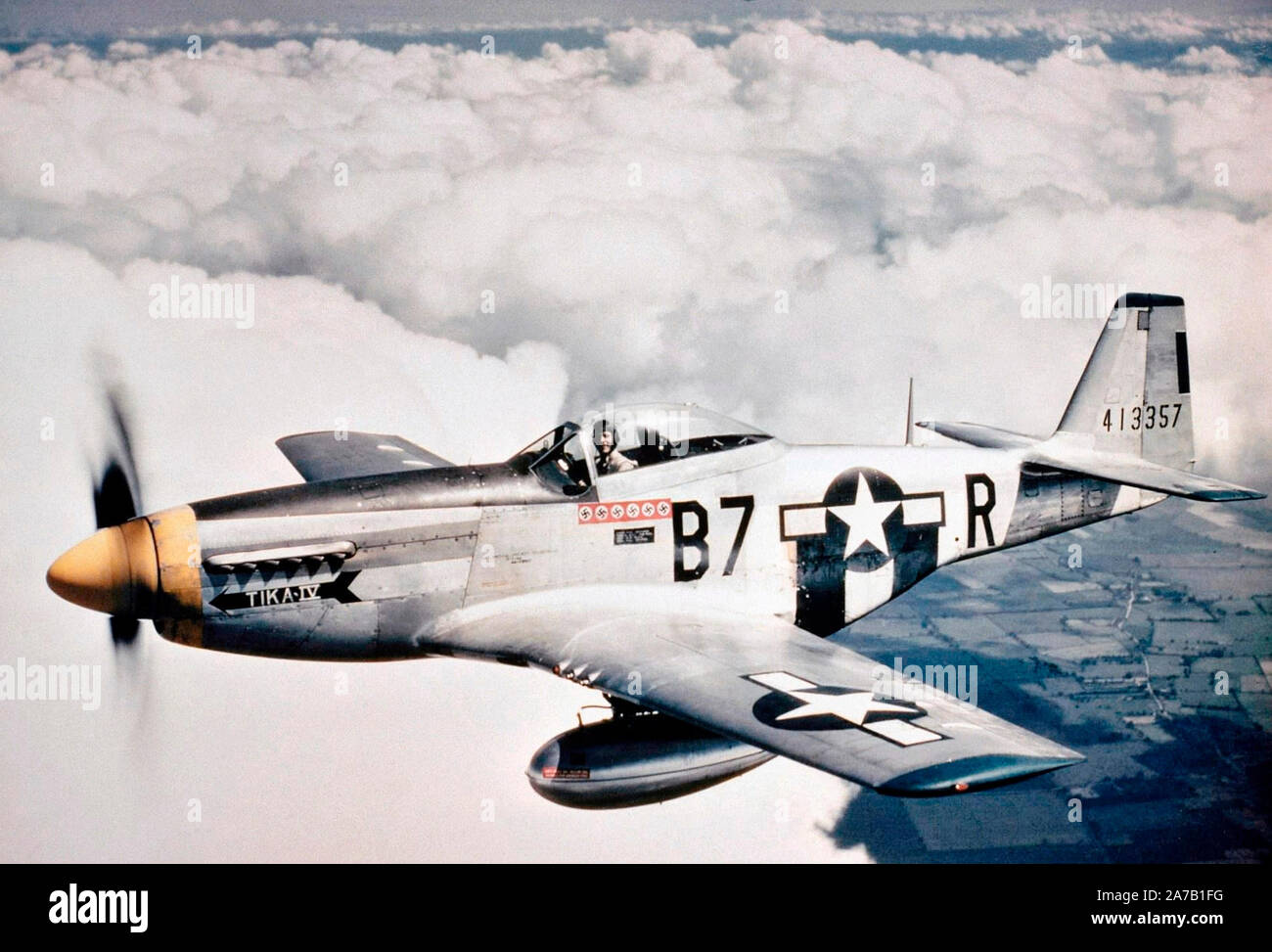 P-51D Mustang 44-13357-5NA ; Lt Vernon Richards, Tika IV 8e AF / 374FG / 361s t FG Banque D'Images