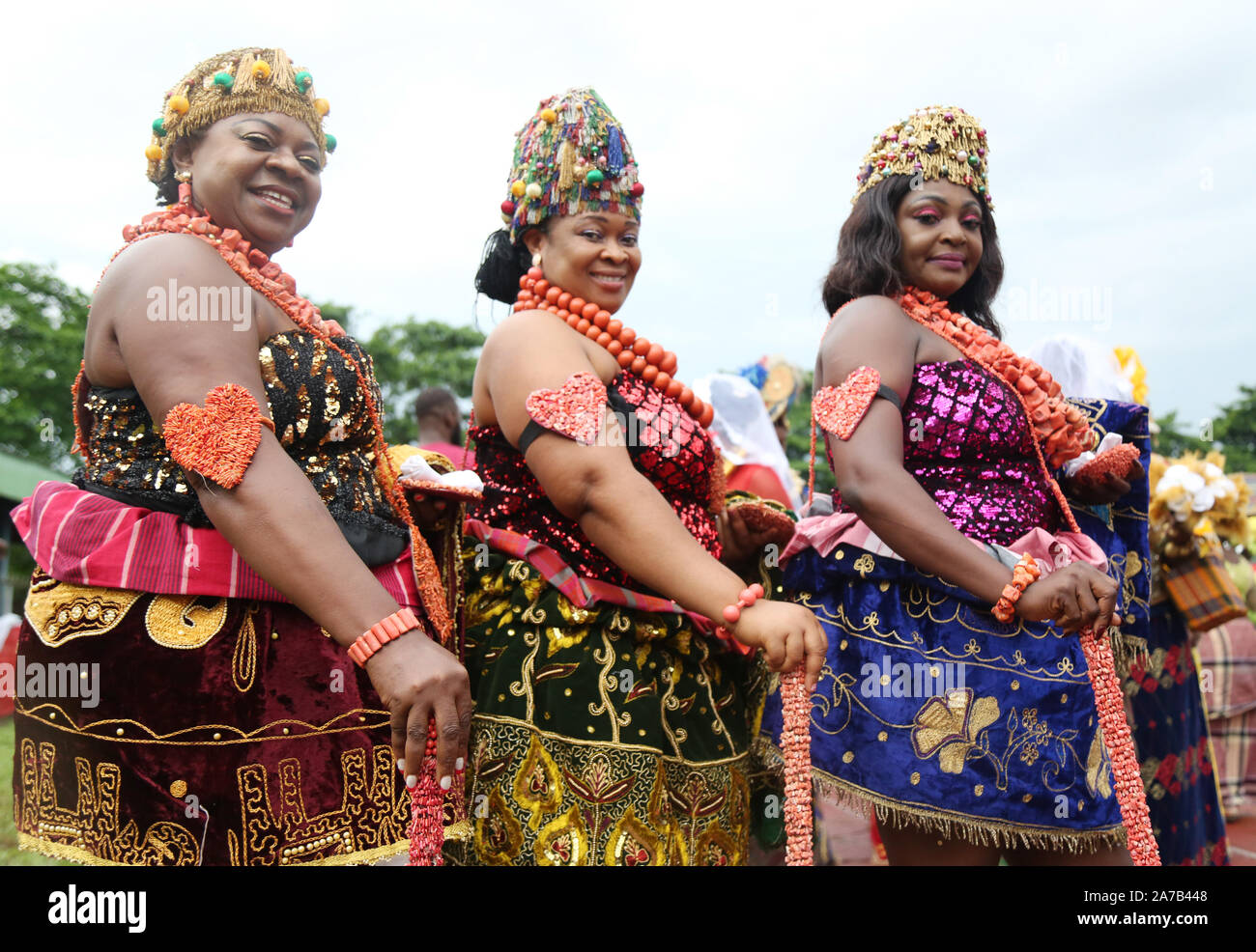 Kalabari Dames of Rivers State présentant la riche culture du Nigeria lors du Festival national des arts et de la culture (NAFEST) dans l'État d'Edo, au Nigeria. Banque D'Images