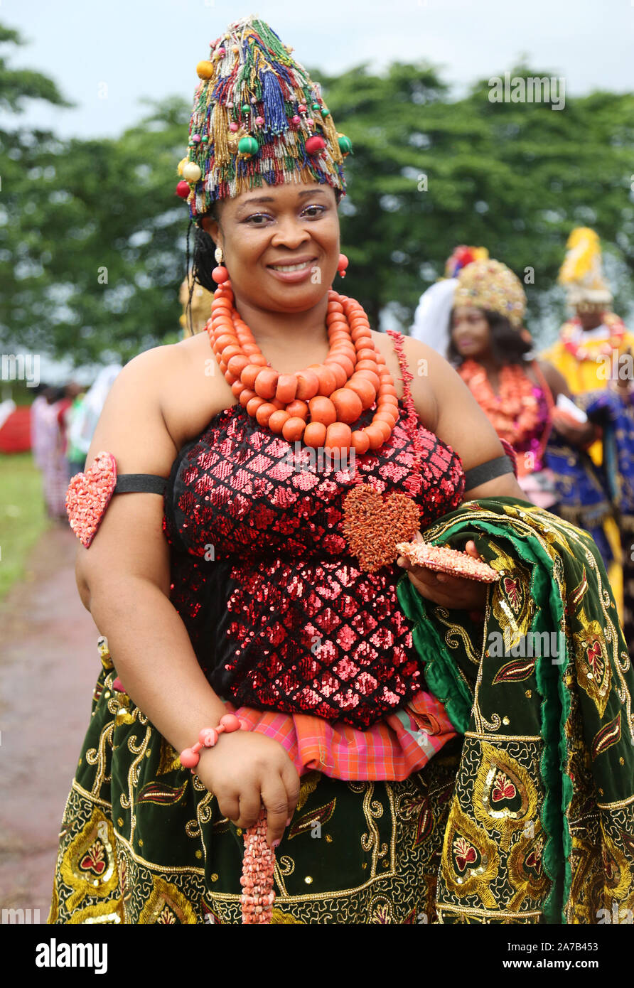 Kalabari lady of Rivers State présente la riche culture du Nigeria lors du Festival national des arts et de la culture (NAFEST) dans l'État d'Edo, au Nigeria. Banque D'Images