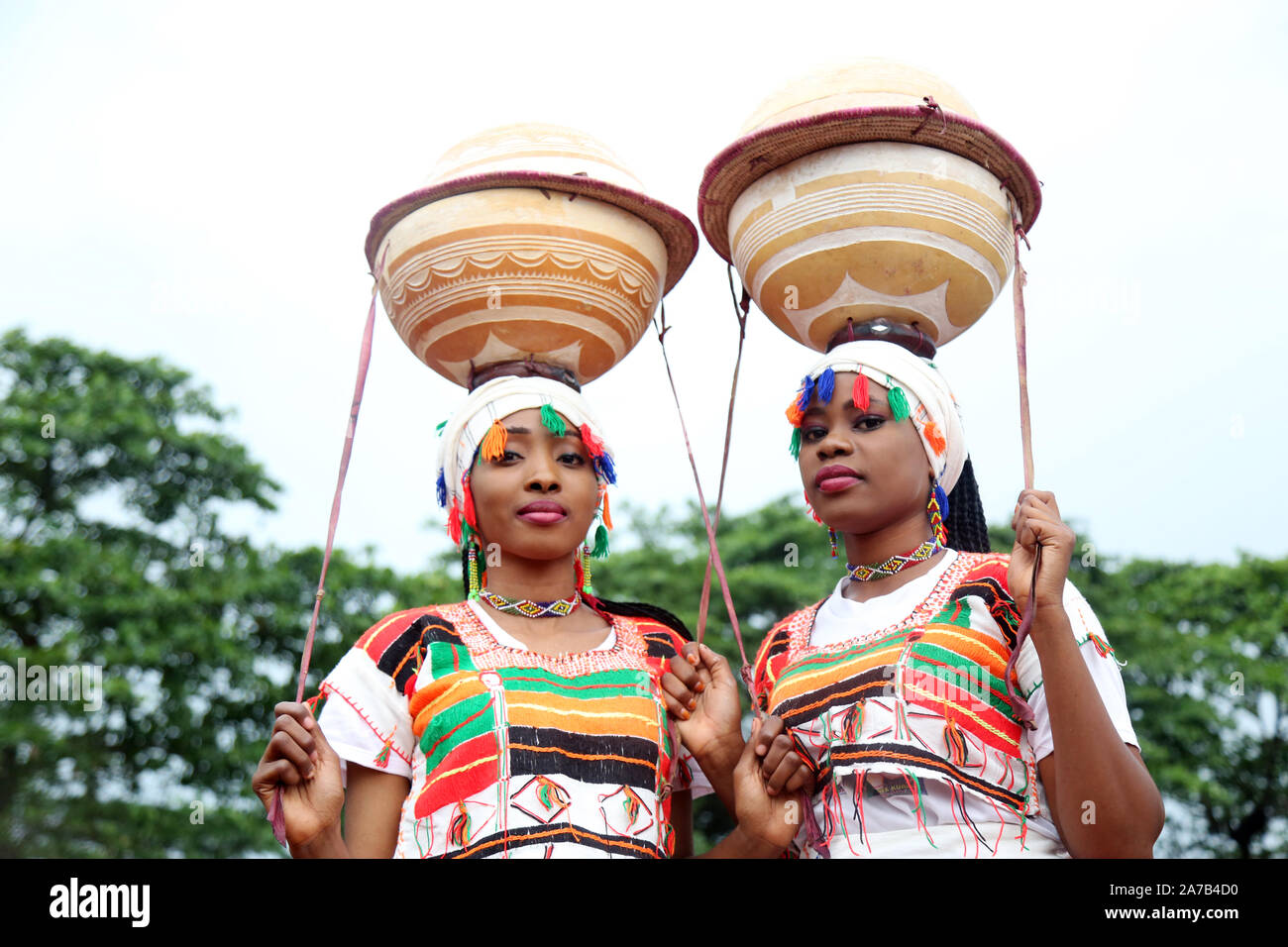 La tribu Hausa/Fulani du nord du Nigeria présente sa riche culture lors du Festival national des arts et de la culture (NAFEST) dans l'État d'Edo, au Nigeria. Banque D'Images