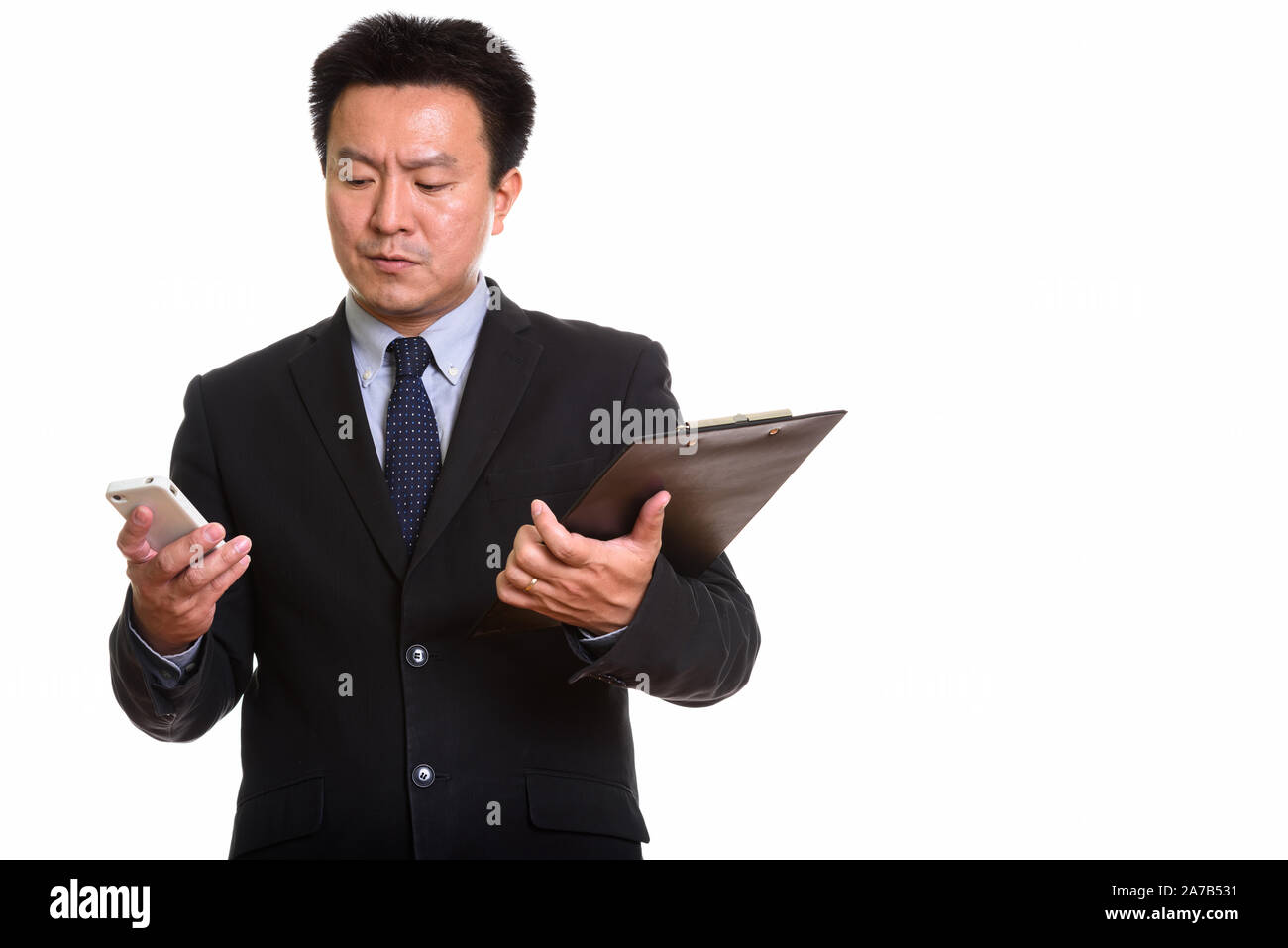 Portrait de l'homme japonais isolés contre fond blanc Banque D'Images