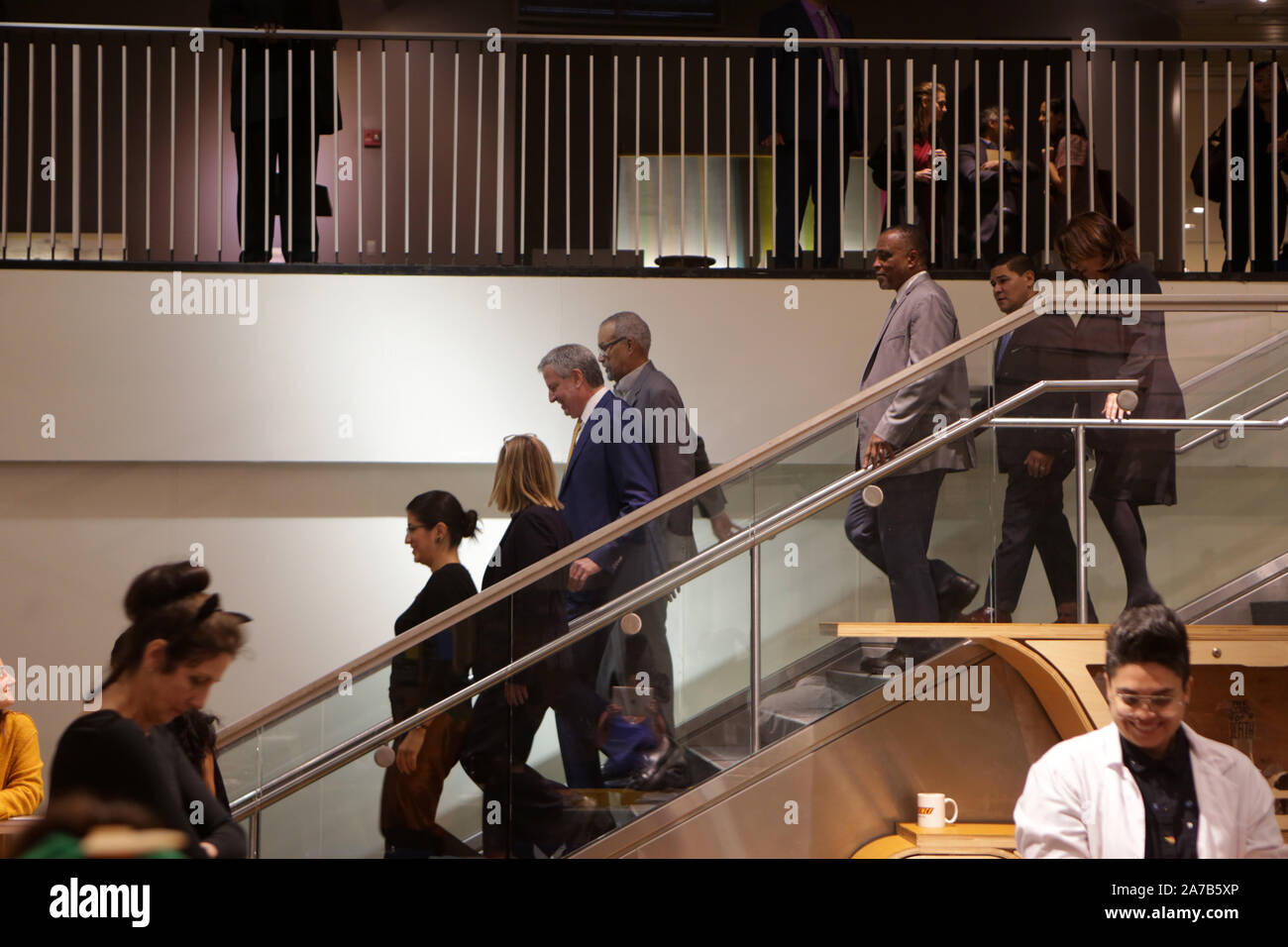 Queens, New York, USA. 31 octobre, 2019. Maire de la ville de New York, Bill De Blasio avec New York City School Chancelier Richard A. Carranza, Queens Borough Président Melinda Katz, l'État de New York le sénateur Jessica Ramon, membre de l'Assemblée Jeff Aubry, membre du Conseil de la ville de New York Francisco Maya entre autres assister à la conférence de presse pour annoncer le début de la construction du nouveau siège de pré-vapeur 306 K Centre à Corona, Queens tenue au New York Hall of Science le 31 octobre 2019 dans la ville de New York. Credit : Mpi43/media/Alamy Punch Live News Banque D'Images