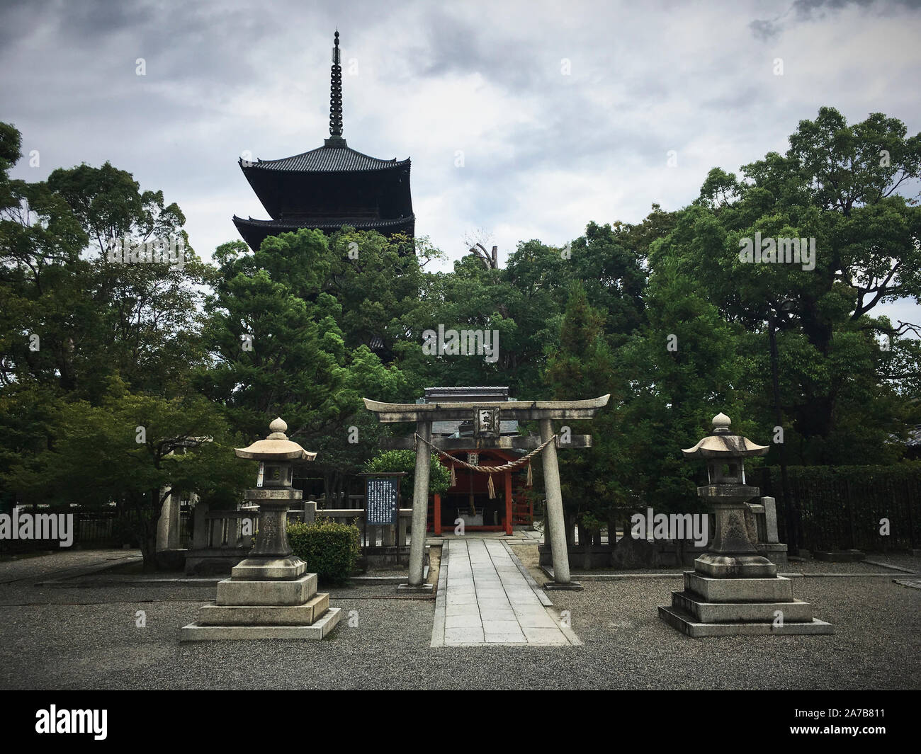 Temple Toji, Minami-Ku, Kyoto-shi - Nishikujonandencho. Temple bouddhiste shingon fondé en 796. Le plus haut a tō-ji pagode à 57 mètres de hauteur. Banque D'Images