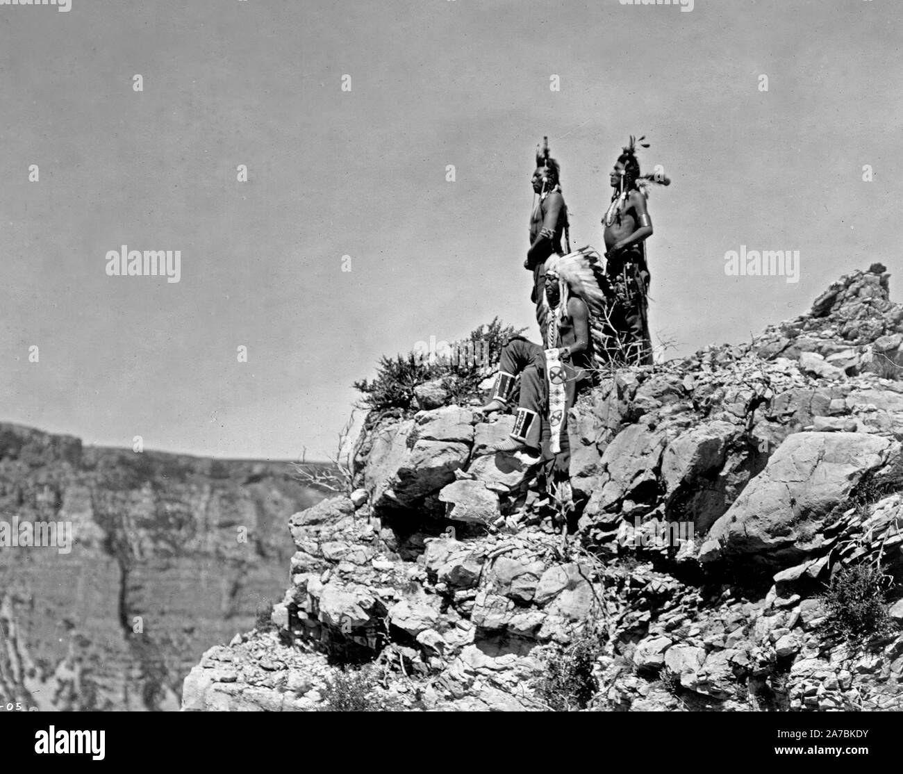 Edward S. Curtis indiens des États-Unis - pour regarder le signal ca. 1905 Banque D'Images