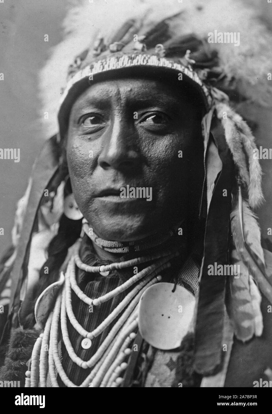 Edward S. Curtis indiens des États-Unis - Crow Indian, vieille homme blanc ca. 1908 Banque D'Images