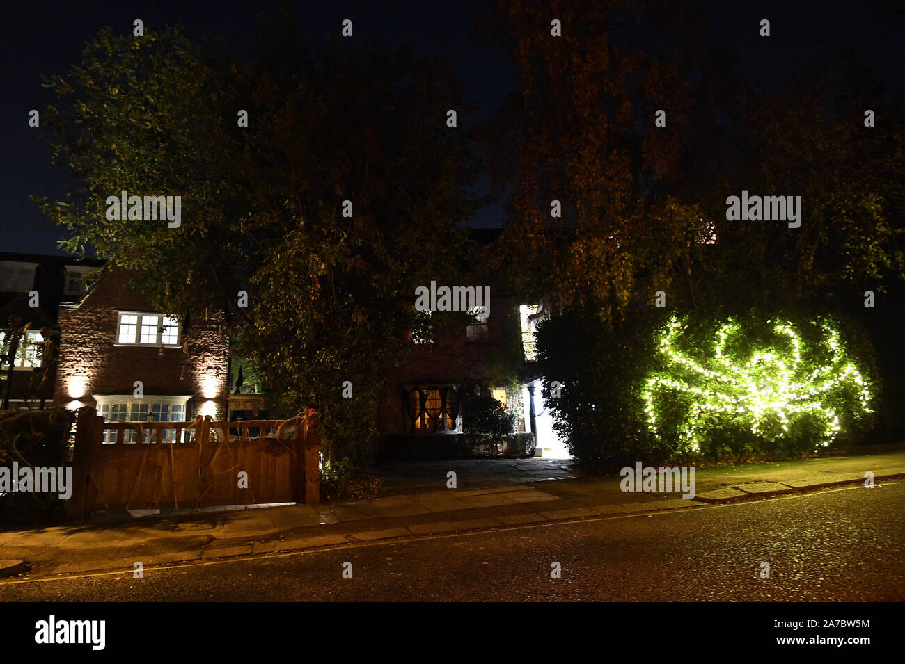 Jonathan Ross's house est décorée en préparation de son rapport annuel d'Halloween Party à son domicile à Hampstead, Londres. PA Photo. Photo date : mercredi 30 octobre, 2019. Voir PA story SHOWBIZ Ross . Crédit photo doit se lire : Victoria Jones/PA Wire Banque D'Images