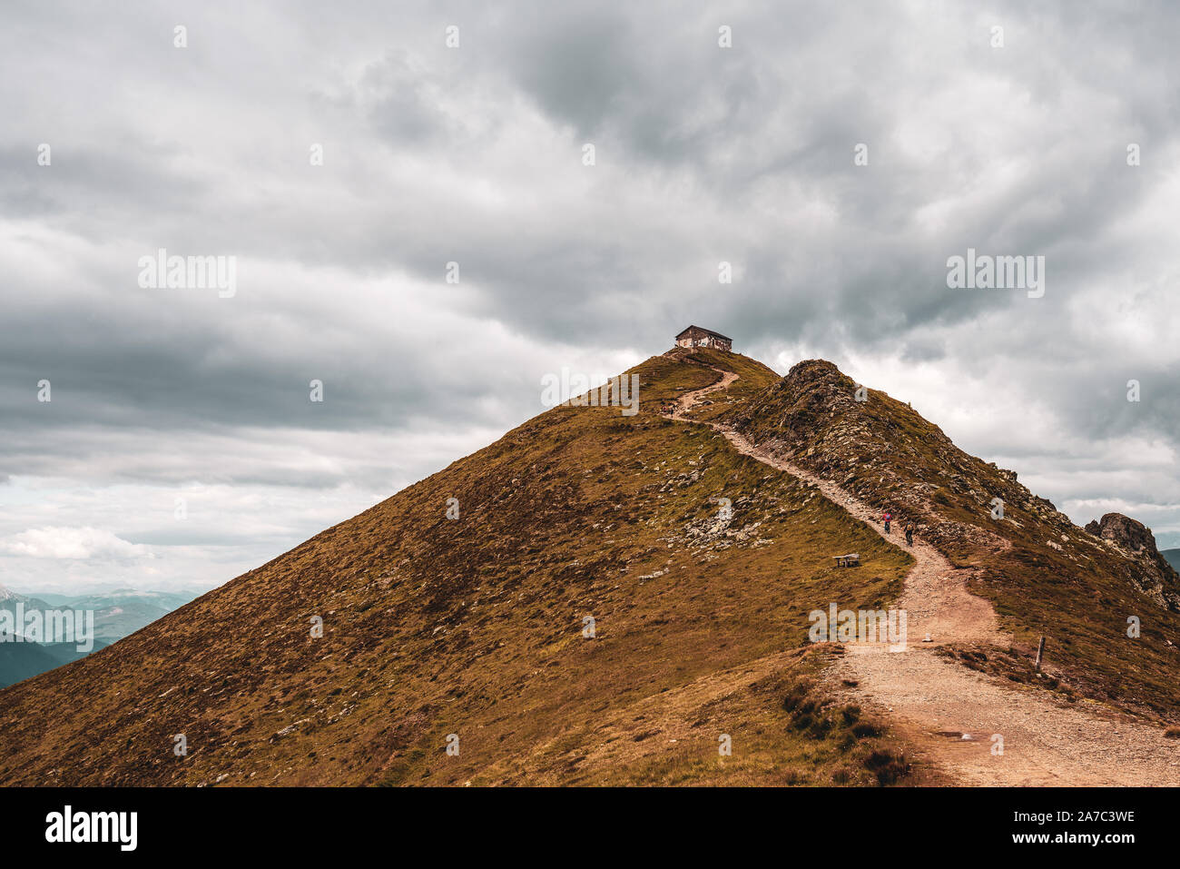 Ancien refuge de montagne dans les Dolomites, Casque hut. Banque D'Images