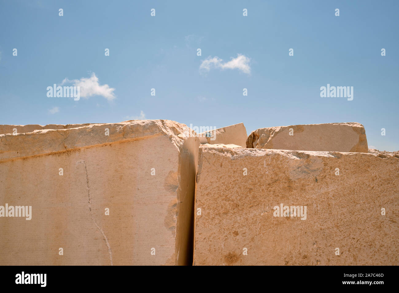 Rose rose sarde Orosei en blocs de pierre brute à partir de la carrières de marbre à Orosei Orosei / Dorgali Sardina Italie Europe. Banque D'Images