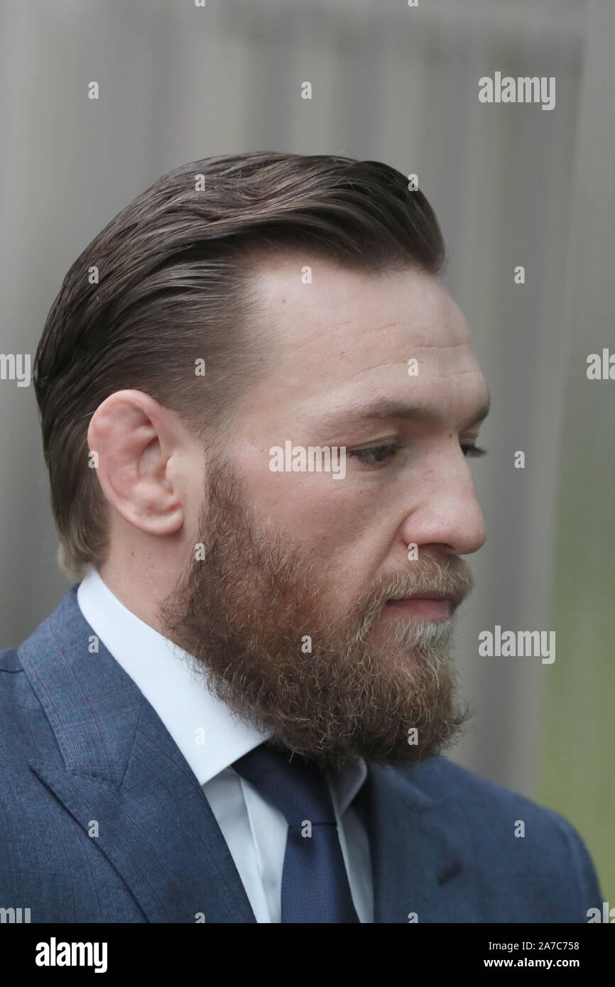 UFC fighter Conor McGregor arrive au tribunal de district de Dublin où il  est figurant sur une accusation de voies de fait après avoir prétendument  l'introduction d'un homme à l'arche de marbre