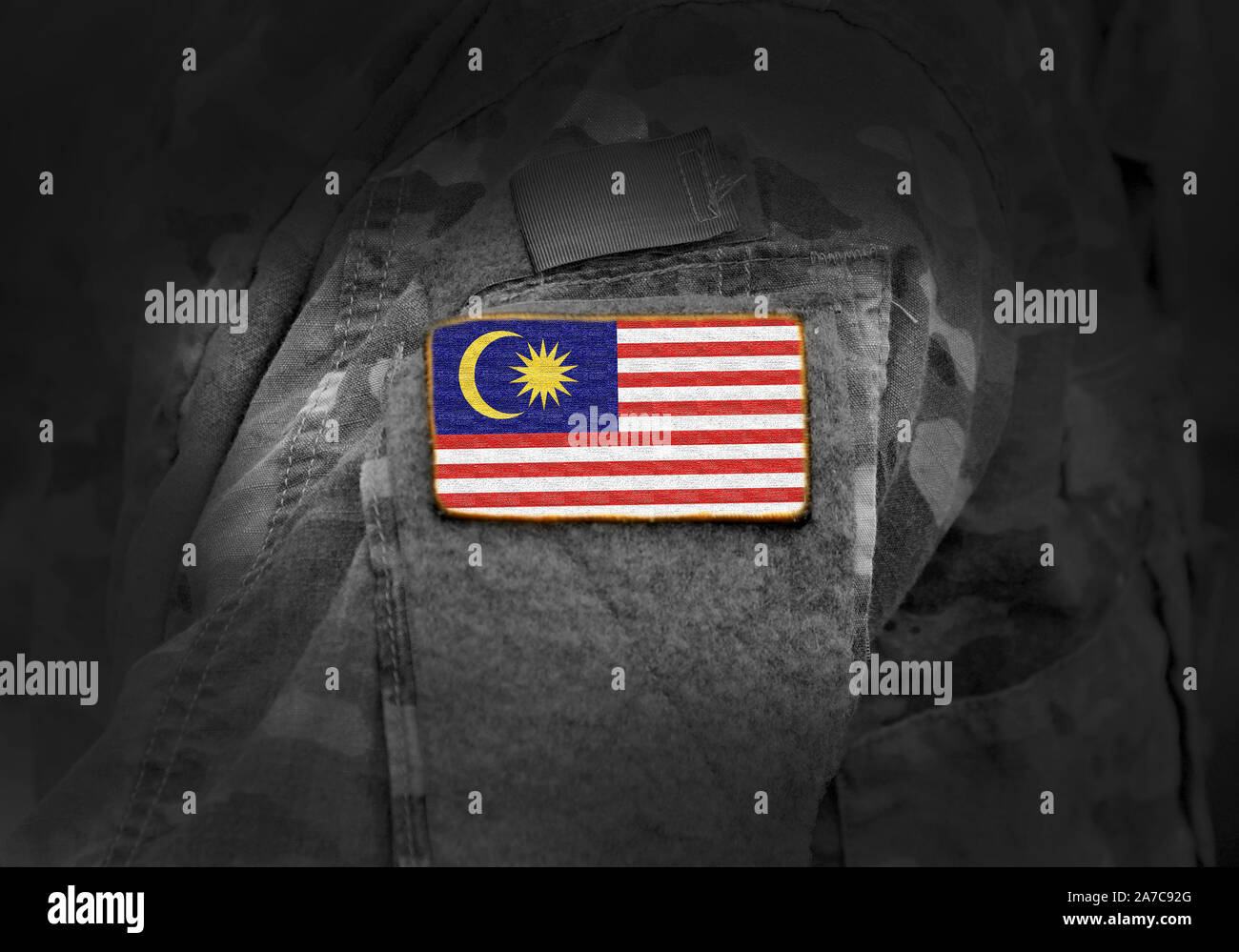 Drapeau de la Malaisie sur l'uniforme militaire. Les troupes de l'armée, soldats,. Collage. Banque D'Images