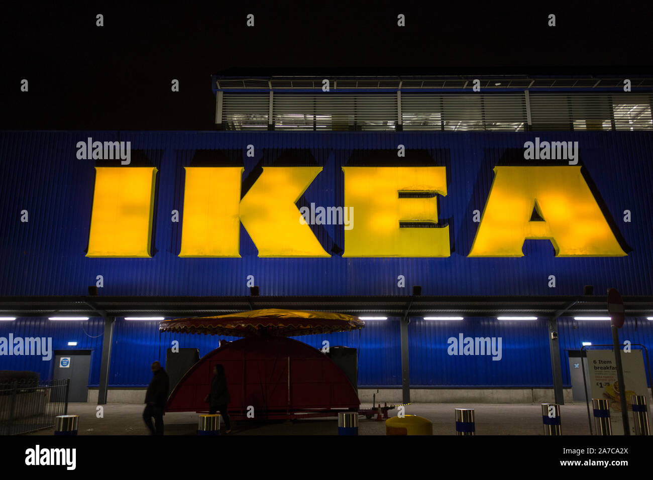 Affichage à l'extérieur du magasin Ikea superstore de Wembley, Londres, UK Banque D'Images