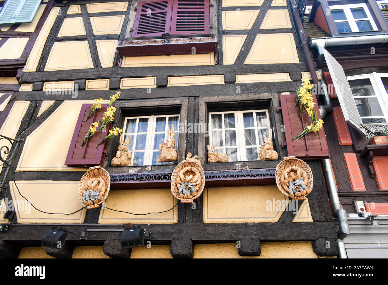 Colmar, France - le 23 mars 2019 : vue sur la vieille ville avec de belles maisons à colombages et rues à Colmar Banque D'Images