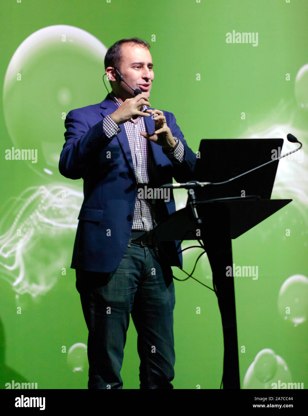 Steve Brusatte, paléontologue des vertébrés, à l'Université d'Édimbourg, qui donne un discours intitulé « et les dinosaures de Grande-Bretagne », sur la scène terrestre, au New Scientist Live 2019 Banque D'Images