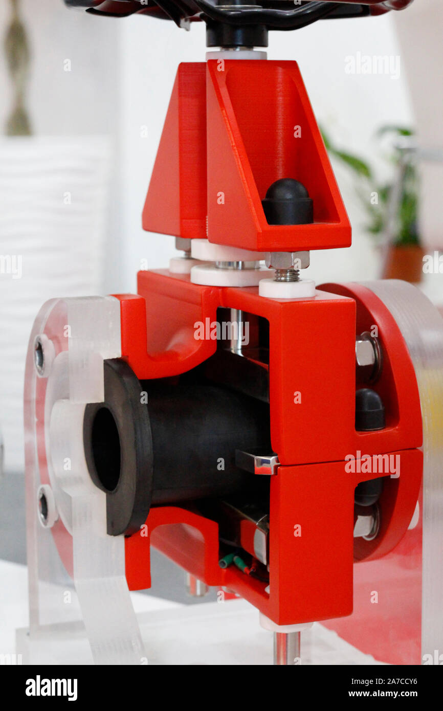 Vanne de fermeture manuelle sur la photo dans l'article. Vous voyez un échantillon d'une vanne de contrôle du flux à l'aide de positions ouvertes ou fermées. Banque D'Images