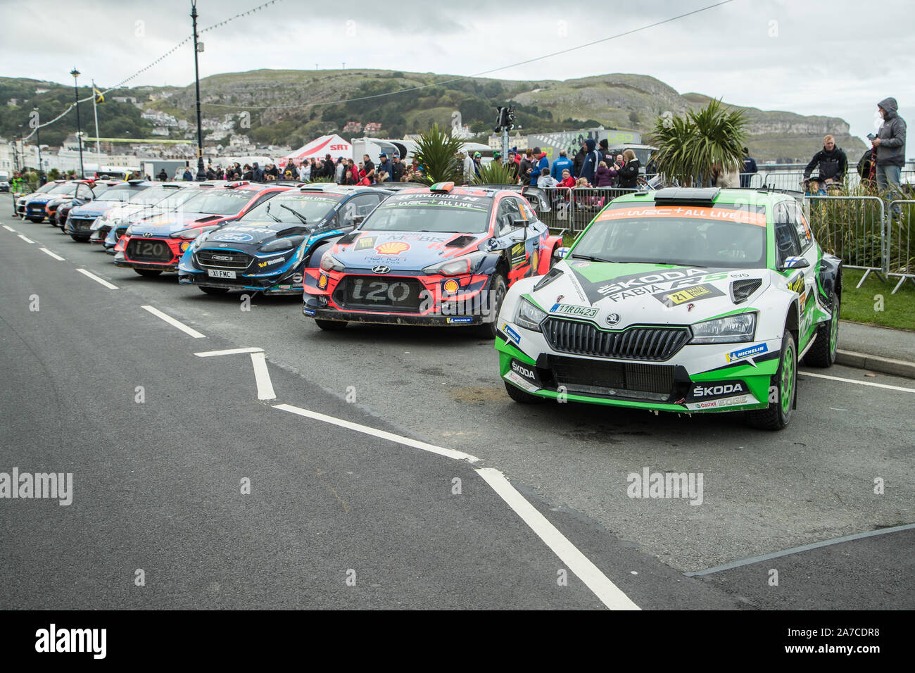 WRC World Rally Cars alignés sur les rues de Llandudno, à la cérémonie de clôture de la WRC 2019 Wales Rally GB, Llandudno, au Pays de Galles Banque D'Images
