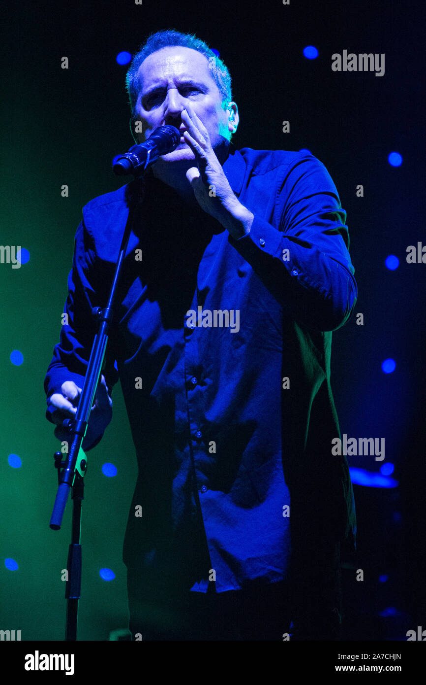 Glasgow, Royaume-Uni. 31 octobre 2019. Sur la photo : George Andrew McCluskey - Chanteur d'OMD (Orchestral manoeuvres in the Dark). Orchestral manoeuvres in the Dark continue leur 40e anniversaire avec un tour du monde à partir du Royal Concert Hall de Glasgow., Crédit : Colin Fisher/Alamy Live News Banque D'Images