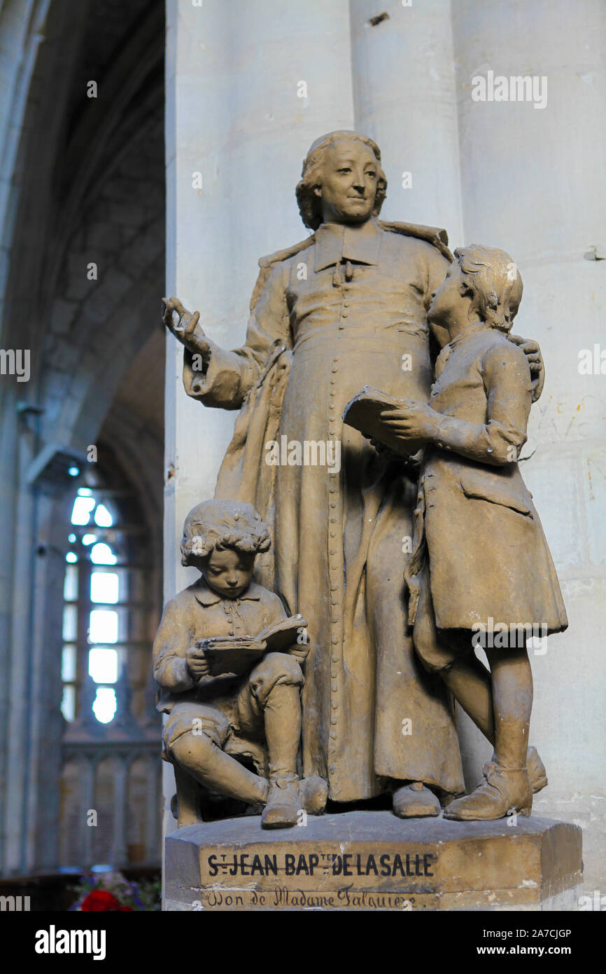 Statue dans l'église de St James à Le Treport, France, de St Jean Baptiste de La Salle, saint de l'Église catholique et le saint patron pour la formation des enseignants Banque D'Images