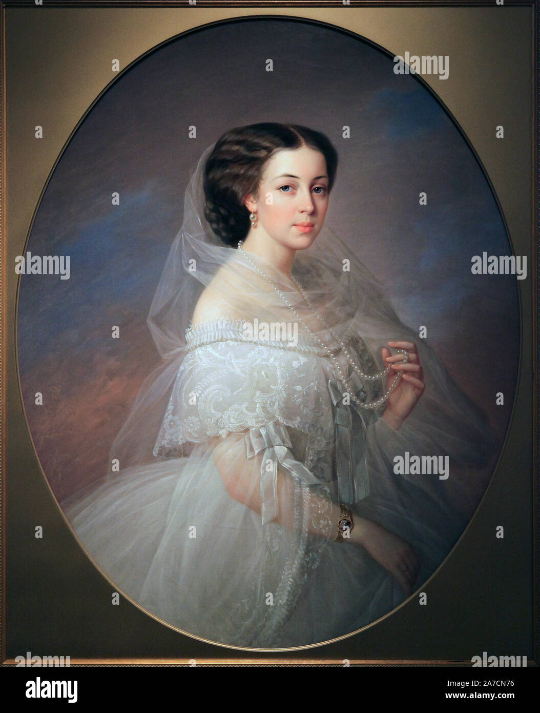 Portrait d'Ekaterina Nikolaevna Volotskaya (1855) par le peintre russe Gavriil Yakovlev (1820-1862). Noblesse portant une robe élégante en dentelle blanche. Banque D'Images