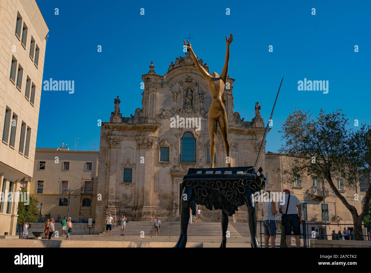 Matera, Italie 22 Août 2019 : Dalì sculptures dans le centre-ville de Matera pour capital Europea de cultures dans le 2019 Banque D'Images