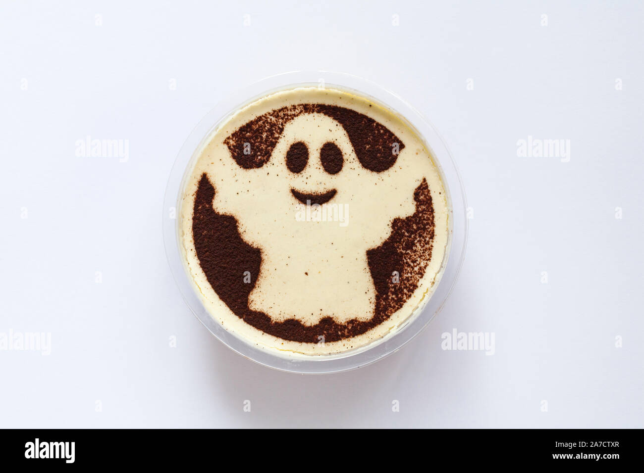 Boo-nilla cheesecake à partir de M&S isolé sur fond blanc - ghost, idéal pour Halloween fantomatique Banque D'Images