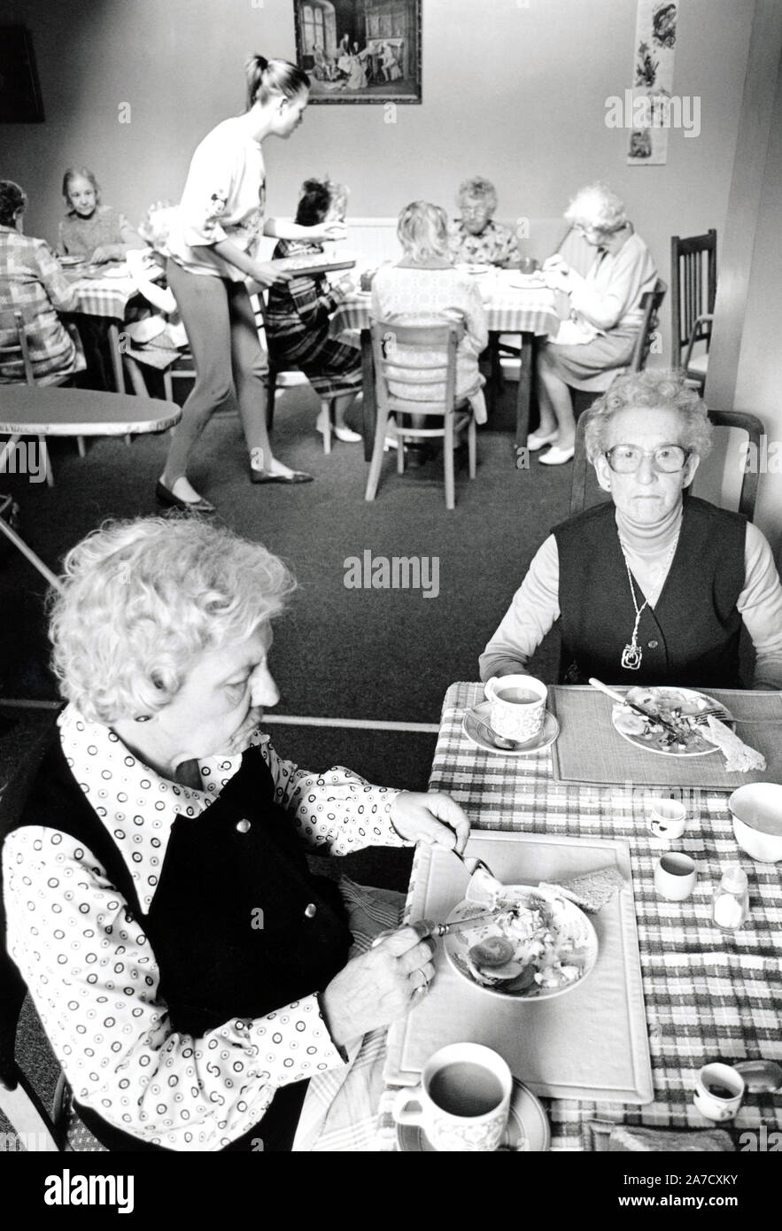 Personnes âgées accueil résidentiel privé, Nottingham, Royaume-Uni Mai 1986 Banque D'Images