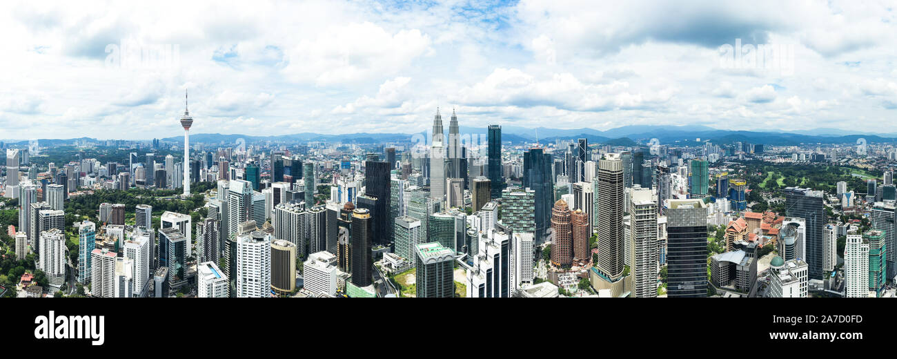 Vue de dessus, une superbe vue panoramique de la ville de Kuala Lumpur pendant une journée nuageuse. Banque D'Images