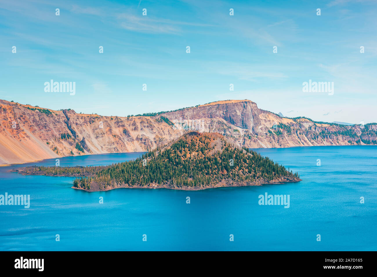 L'île de l'assistant dans le lac du cratère Oregon USA Banque D'Images