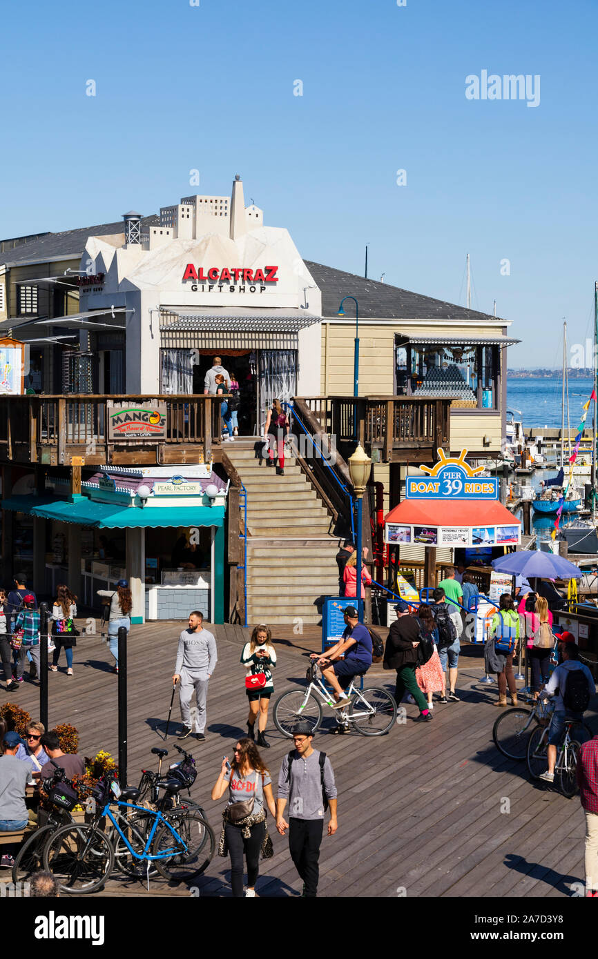 Attractions sur le Pier 39, Fisherman's Wharf, San Francisco, Californie, États-Unis d'Amérique Banque D'Images