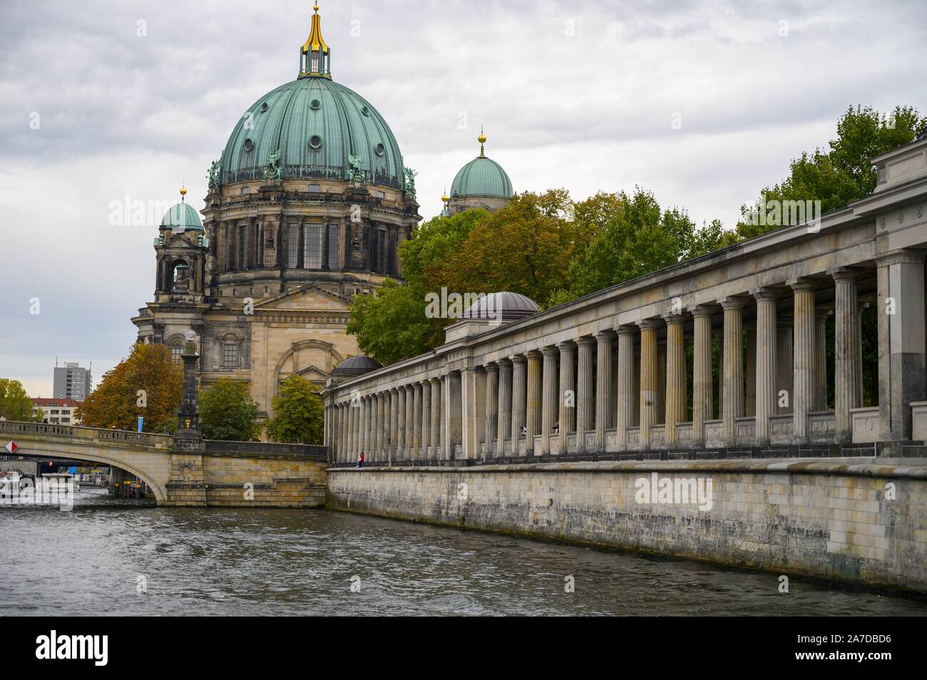 Berlin, l'île des musées vu de la rivière Spree Banque D'Images