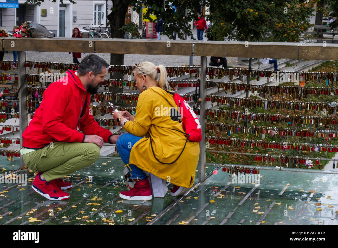 L'amour des serrures à la Fishermen's Bridge, plus Mesarski, Ljubljana, Slovénie Banque D'Images