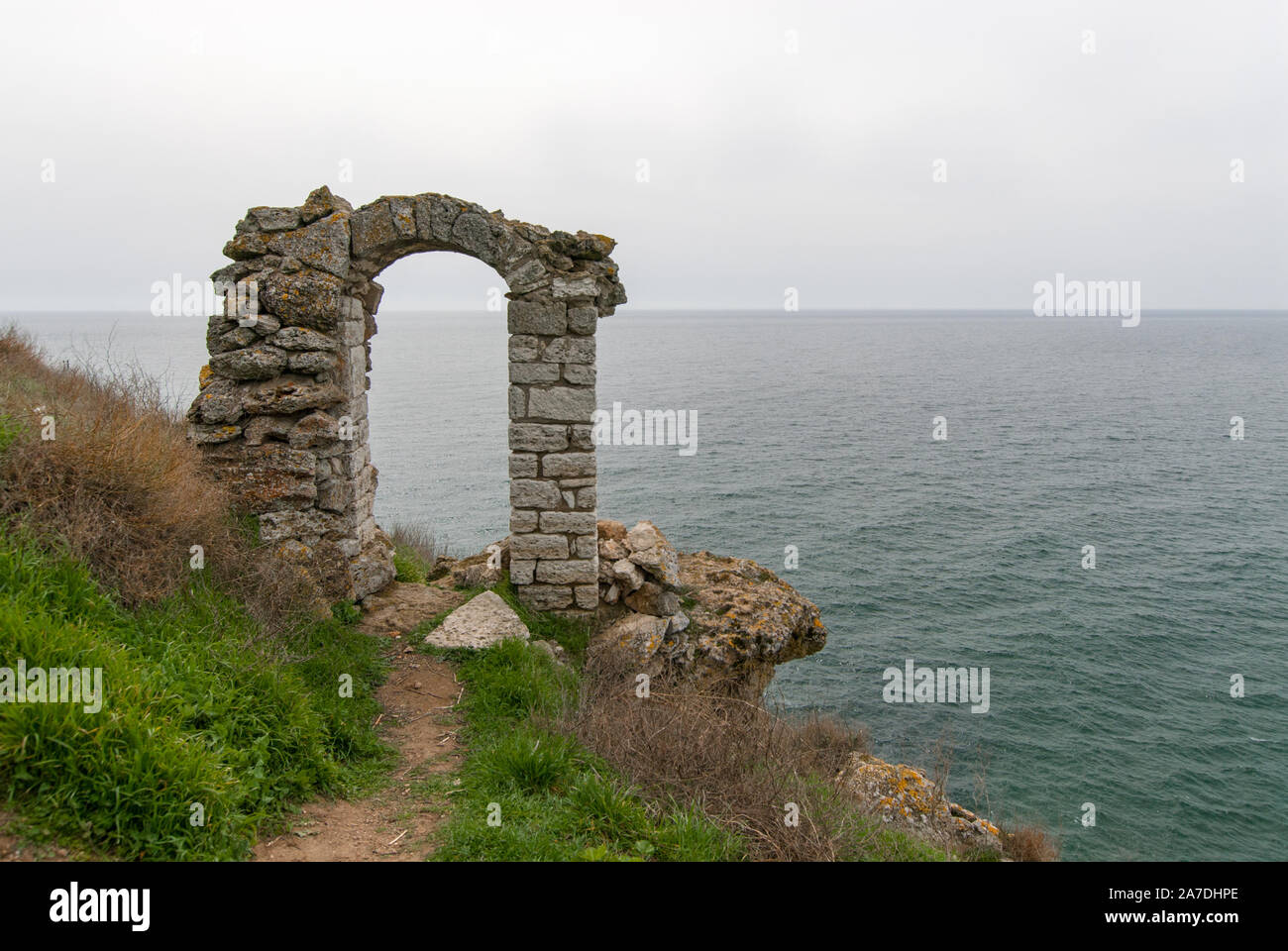 Forteresse de kaliakra Bulgarie ancien arch gate par virgins se jettent dans la mer Légende Banque D'Images