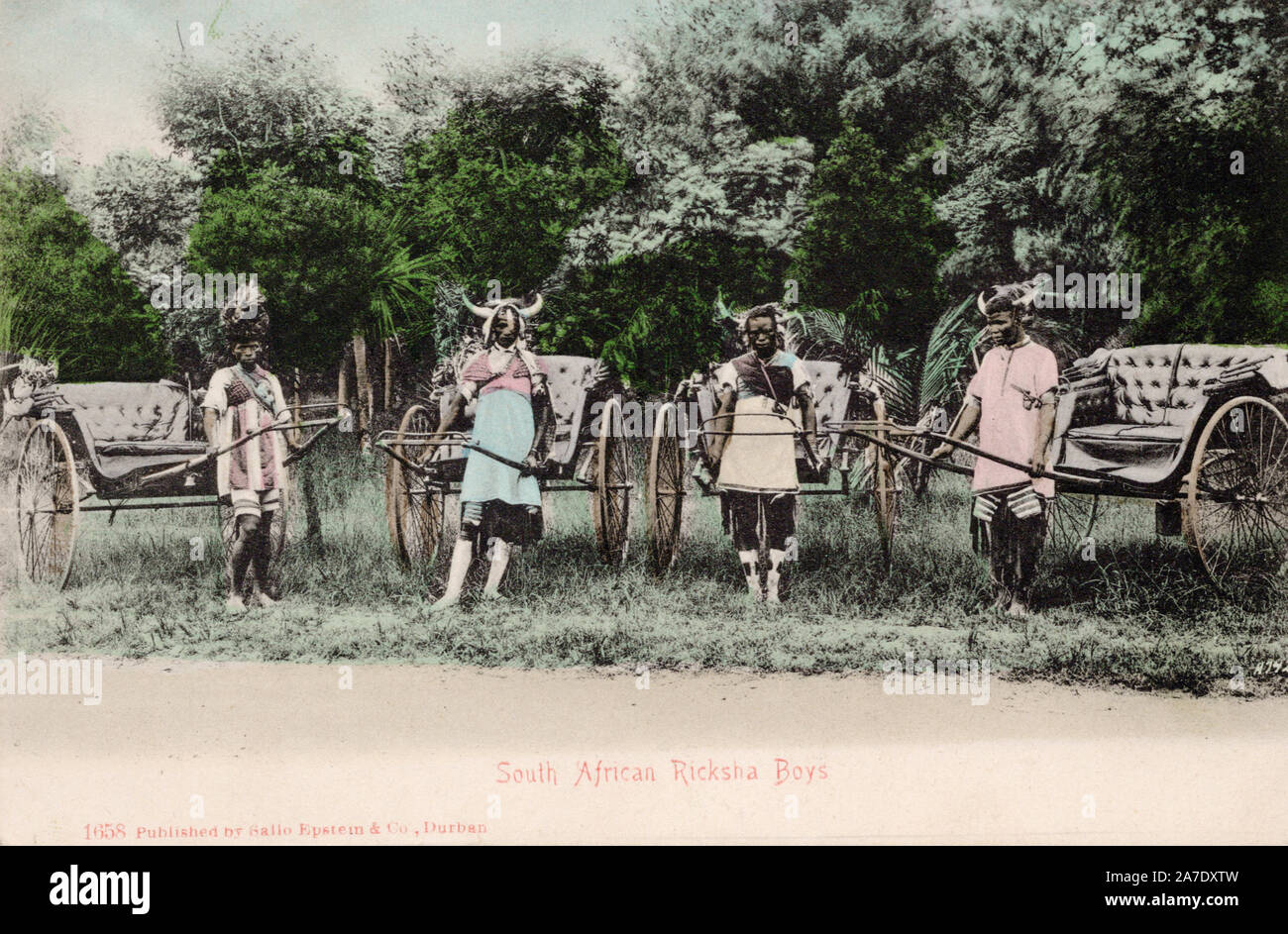 Les garçons extérieure, Afrique du Sud, vieille carte postale. Banque D'Images