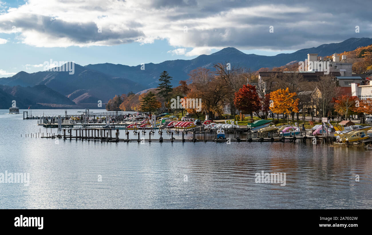 Lac Chuzenjiko à la fin octobre Banque D'Images