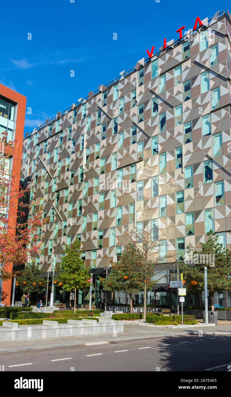 Bloc appartement Vita (logements étudiants), architectes 2014 5plus. Grigor James Square, Première Rue, Manchester, Angleterre, RU Banque D'Images