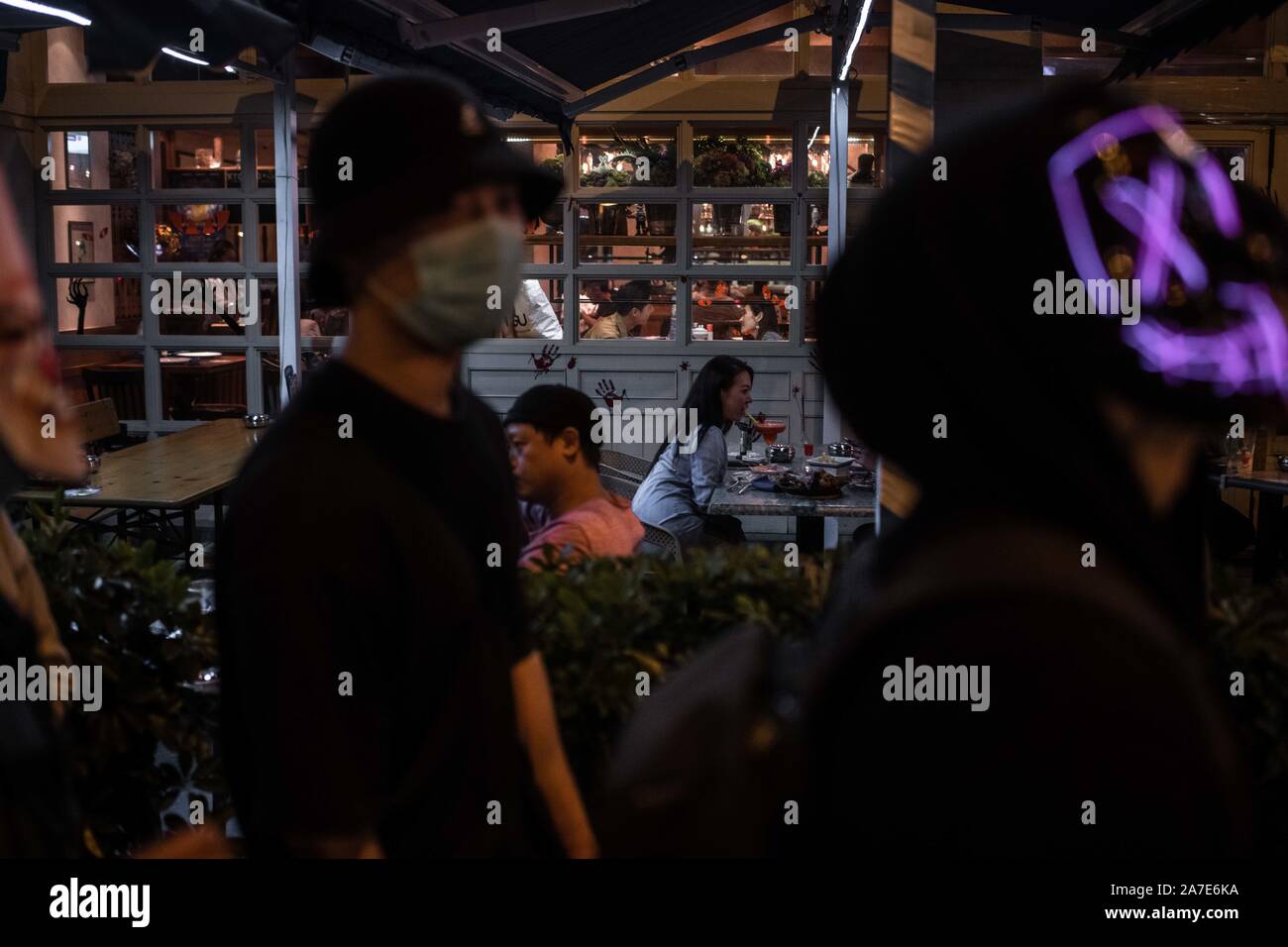 Les manifestants à l'Halloween mars à Hong Kong.manifestants continuent de demander que le chef de l'exécutif de Hong Kong Carrie Lam pour répondre à leurs besoins qui restent controversés depuis la loi sur l'extradition a été retiré, qui comprend une enquête indépendante sur la brutalité policière, la rétractation du mot 'riot' pour décrire les rassemblements, et d'un véritable suffrage universel. Banque D'Images