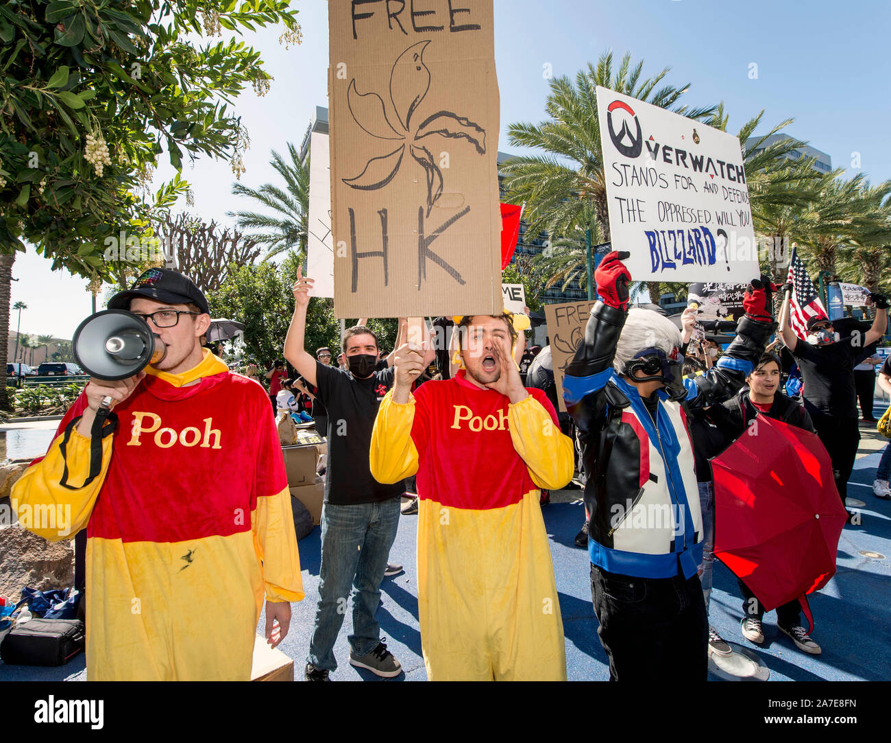 Anaheim, Californie, USA. 06Th Nov, 2019. Joueurs pour protester contre un stade de la liberté à l'appui de la BlizzCon Hearthstone player Ng Wai ''blitzchung» Chung, qui a été interdit par le jeu vidéo bouilloire Blizzard Entertainment pour soutenir les pro-démocratie protestataires de Hong Kong. Les joueurs pour la liberté est un projet de lutte pour l'avenir, un organisme à but non lucratif dédiée à la promotion des droits numériques. Crédit : Brian Cahn/ZUMA/Alamy Fil Live News Banque D'Images