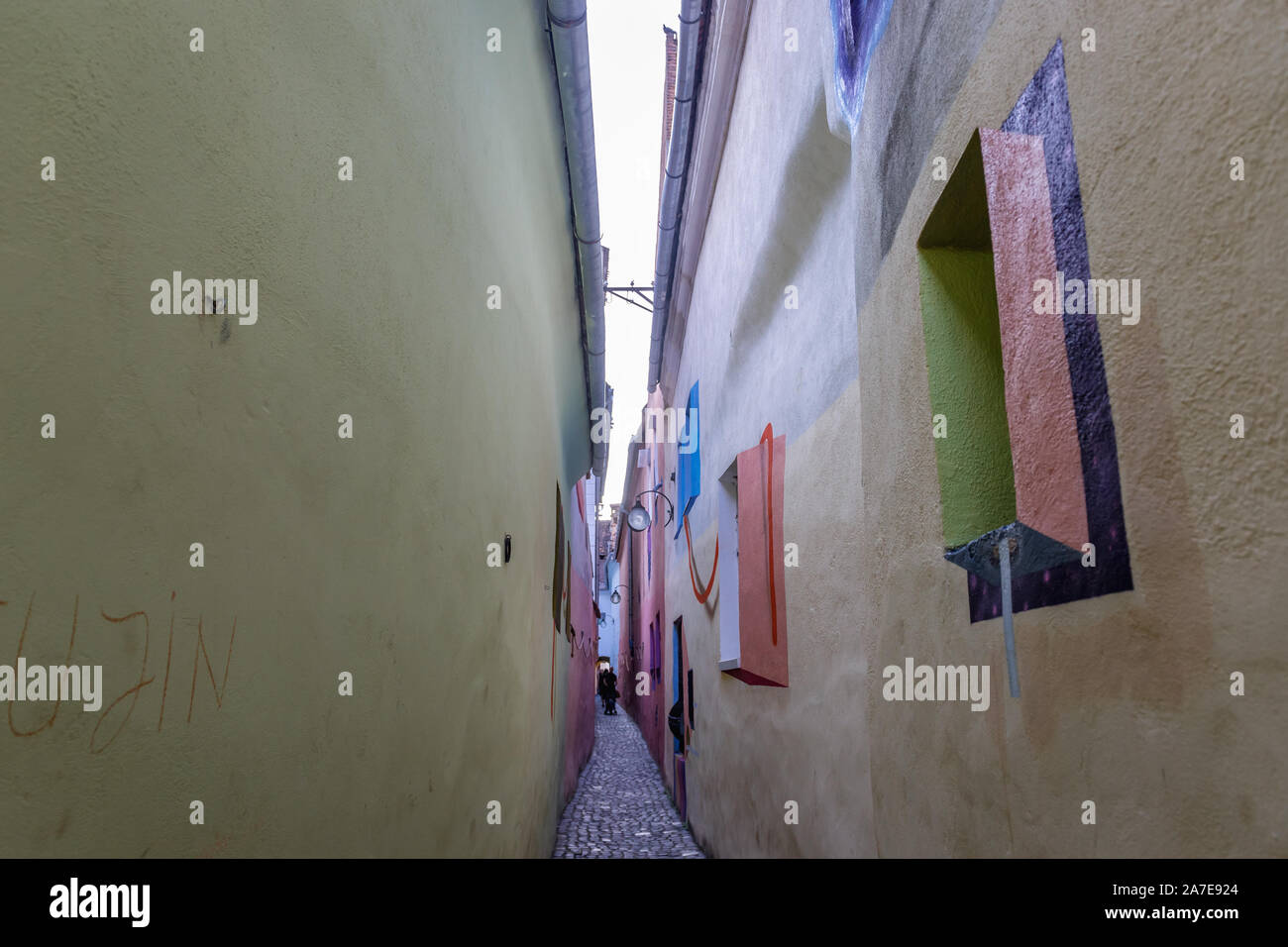 Strada Sforii - Rue Corde à Brasov, Roumanie, qui semble être l'une des rues les plus étroites en Europe Banque D'Images