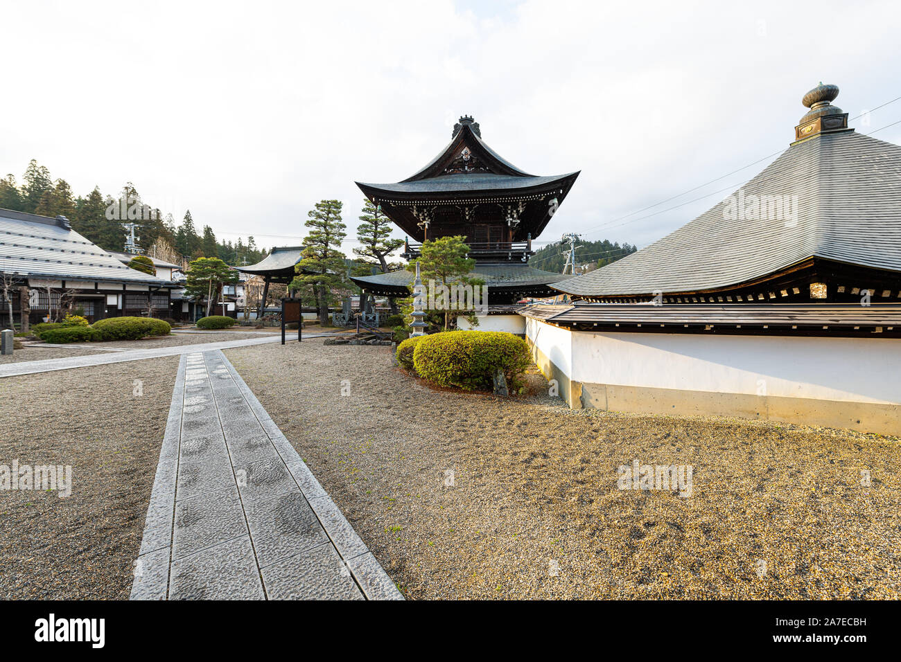 Takayama, Japon - 9 Avril 2019 : parcours de Higashiyama à Takayama, préfecture de Gifu avec Daiouji temple d'un sanctuaire d'un jardin Banque D'Images