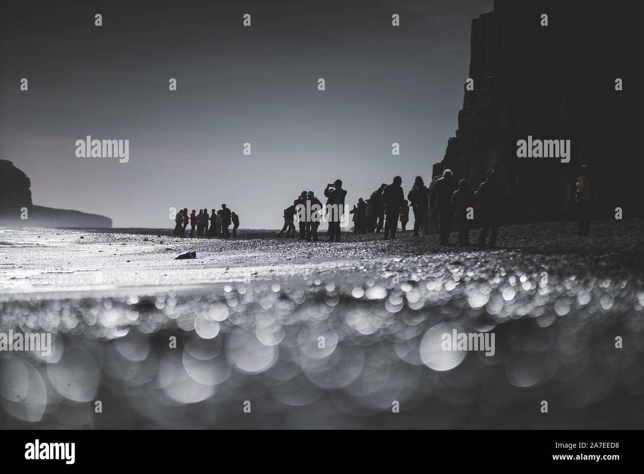 Plage de sable noir de Reynisfjara qui jouit de l'Islande, Paysage au sol Banque D'Images Plage de sable noir de Reynisfjara qui jouit de l'Islande, Paysage au sol Banque D'Images