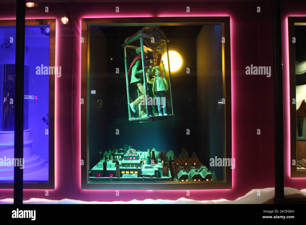 Newcastle sur Tyne, Royaume-Uni, 1er novembre 2019, a révélé que la fenêtre de Noël Fenwick Charlie et la Chocolaterie sur Northumberland Street, Crédit : David Whinham/Alamy Live News Banque D'Images