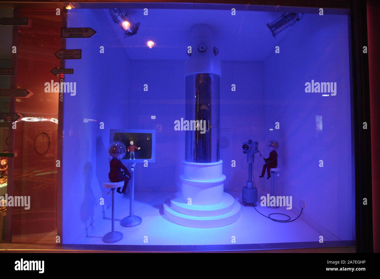 Newcastle sur Tyne, Royaume-Uni, 1er novembre 2019, a révélé que la fenêtre de Noël Fenwick Charlie et la Chocolaterie sur Northumberland Street, Crédit : David Whinham/Alamy Live News Banque D'Images