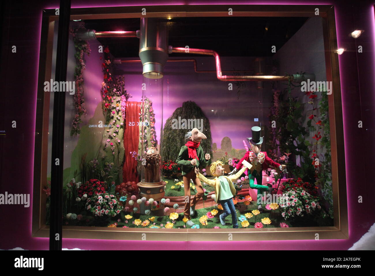 Newcastle sur Tyne, Royaume-Uni, 1er novembre 2019, a révélé que la fenêtre de Noël Fenwick Charlie et la Chocolaterie sur Northumberland Street, Crédit : David Whinham/Alamy Live News Banque D'Images