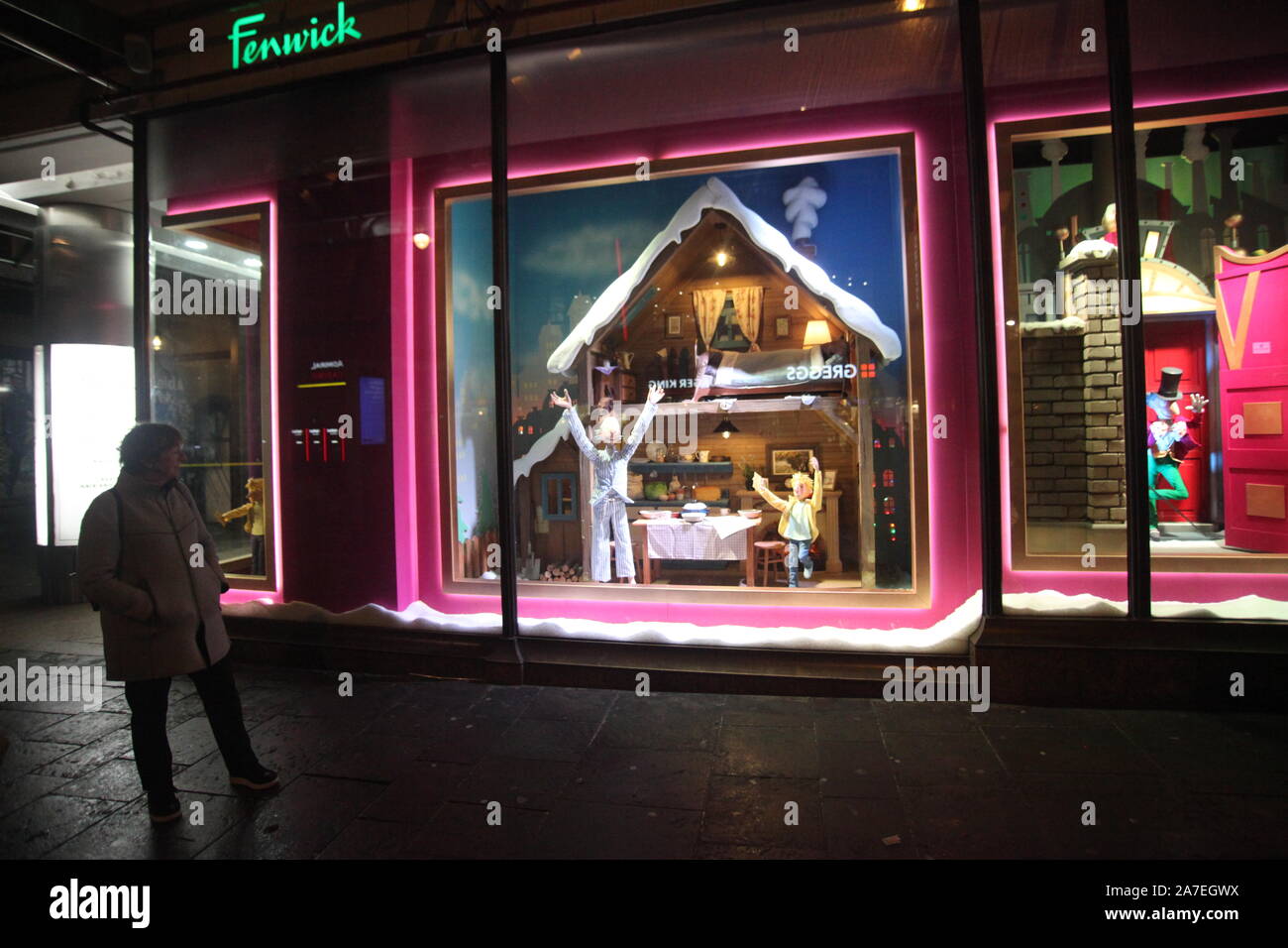 Newcastle sur Tyne, Royaume-Uni, 1er novembre 2019, a révélé que la fenêtre de Noël Fenwick Charlie et la Chocolaterie sur Northumberland Street, Crédit : David Whinham/Alamy Live News Banque D'Images