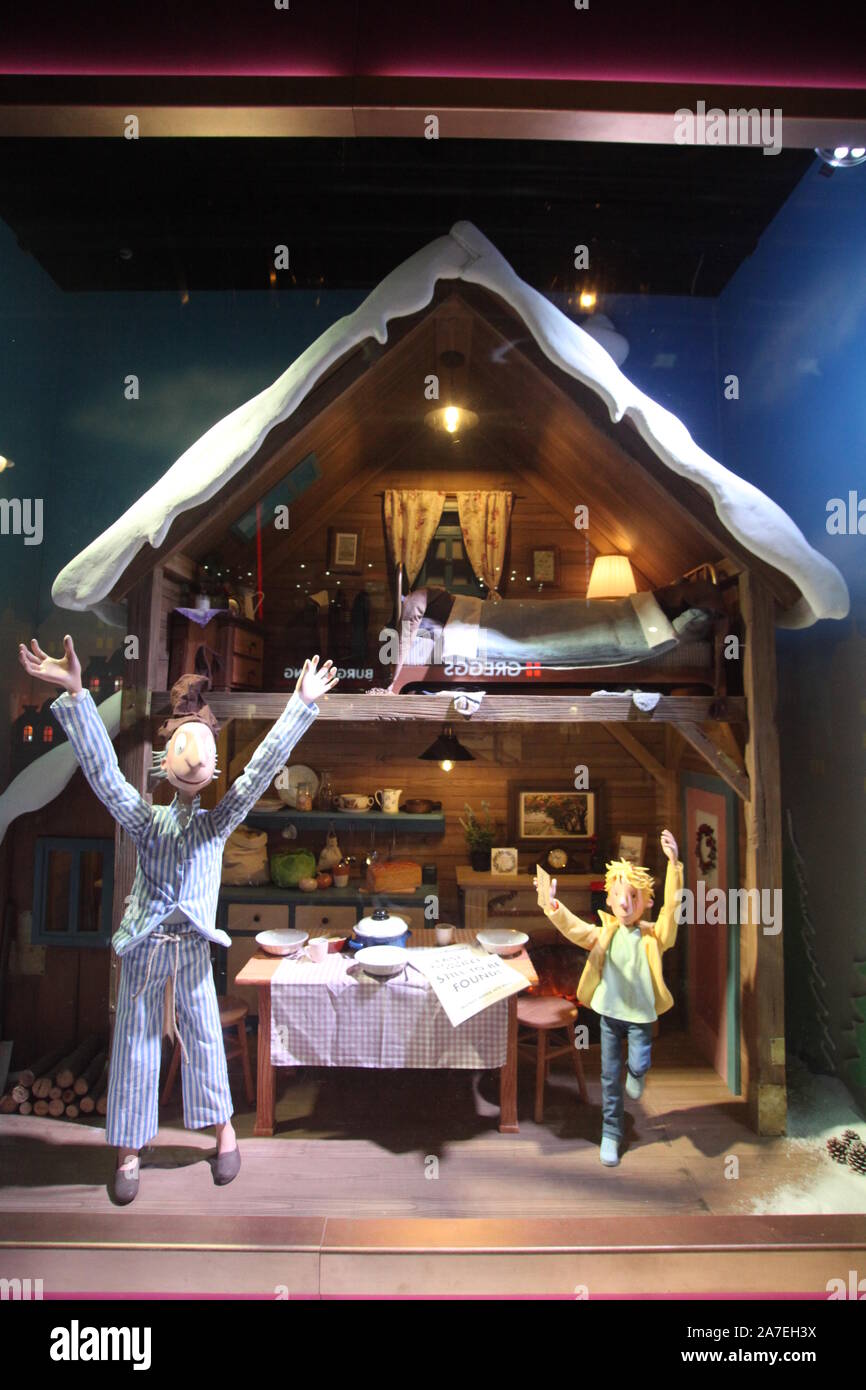 Newcastle sur Tyne, Royaume-Uni, 1er novembre 2019, a révélé que la fenêtre de Noël Fenwick Charlie et la Chocolaterie sur Northumberland Street, Crédit : David Whinham/Alamy Live News Banque D'Images