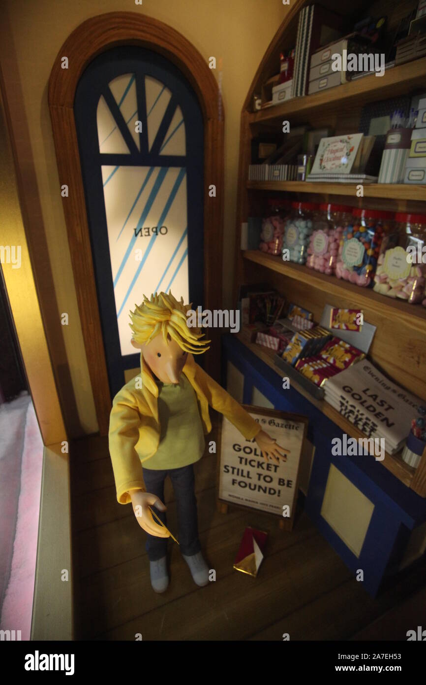 Newcastle sur Tyne, Royaume-Uni, 1er novembre 2019, a révélé que la fenêtre de Noël Fenwick Charlie et la Chocolaterie sur Northumberland Street, Crédit : David Whinham/Alamy Live News Banque D'Images