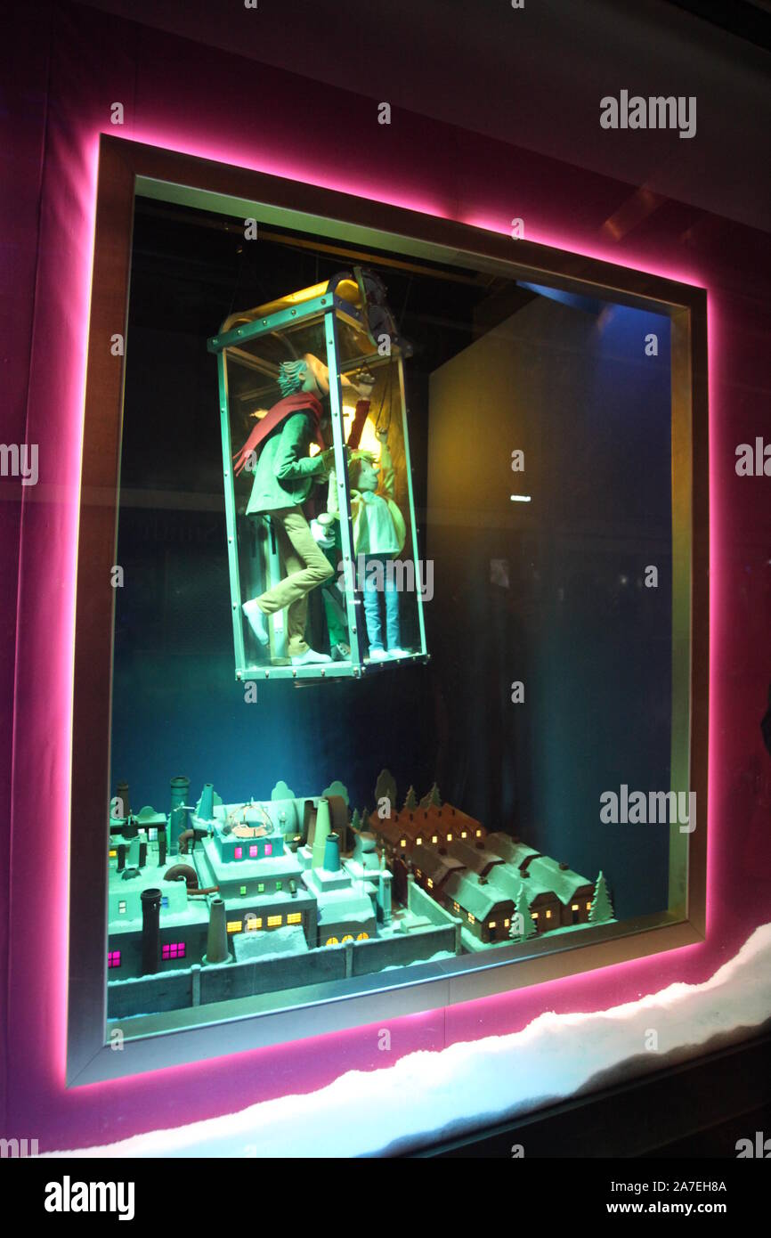 Newcastle sur Tyne, Royaume-Uni, 1er novembre 2019, a révélé que la fenêtre de Noël Fenwick Charlie et la Chocolaterie sur Northumberland Street, Crédit : David Whinham/Alamy Live News Banque D'Images