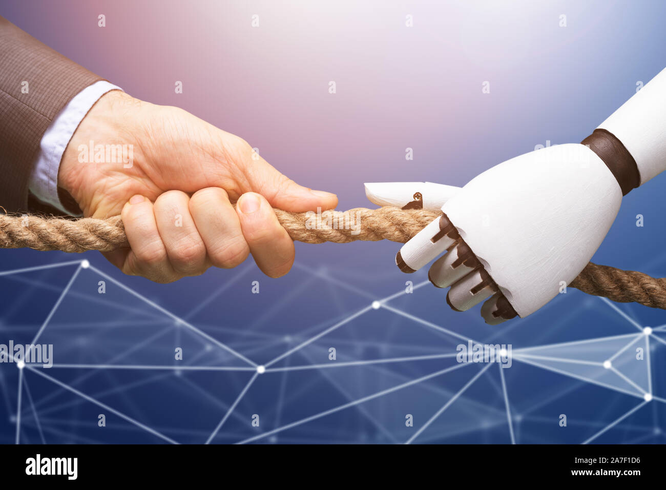 Portrait d'un homme en concurrence avec la corde de traction du Robot contre technologie Historique Banque D'Images