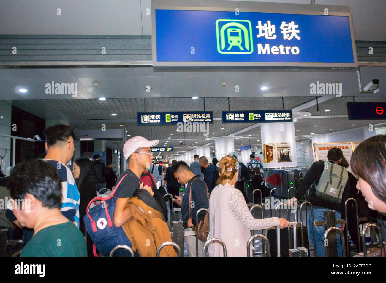 inside-crowded-train-shanghai-metro-banque-de-photographies-et-d-images